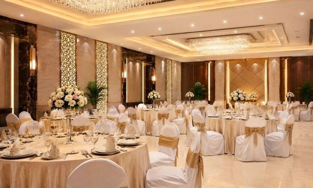 Best banquet halls in Delhi decorated for wedding reception